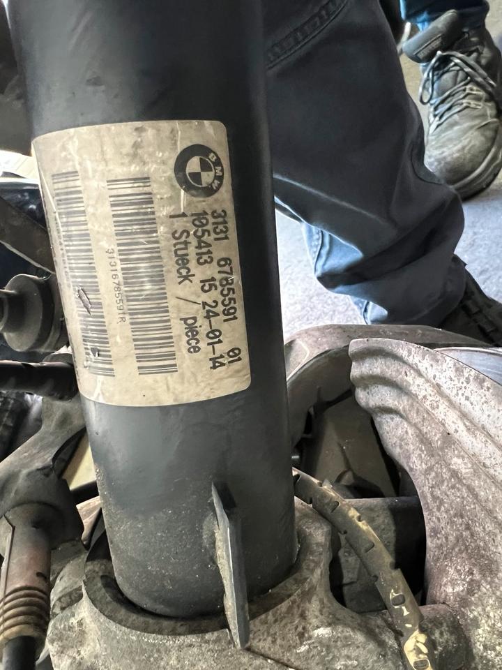 BMW 3er E90 E92 E93 N54 Achsschenkel Radnabe Bremssattel Vorne – Bild 20