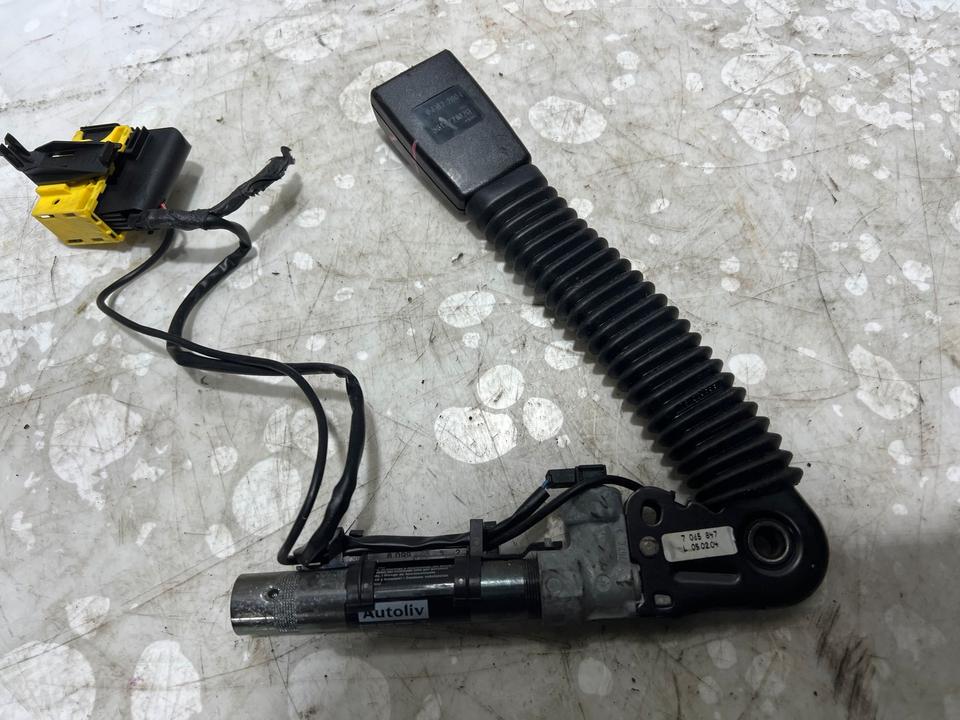 BMW 5er E60 E61 Gurtstraffer Gurtschloss Gurt Vorne Rechts – Bild 4