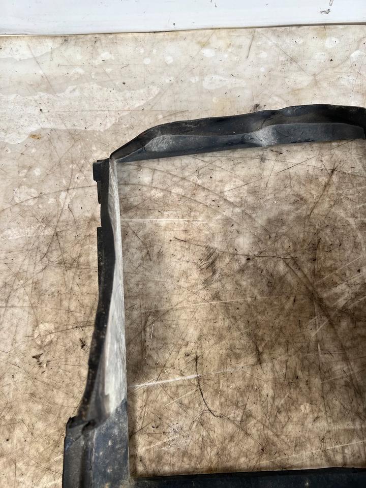 Audi Q7 4L Luftkühler Rechts 7L0117336F – Bild 3