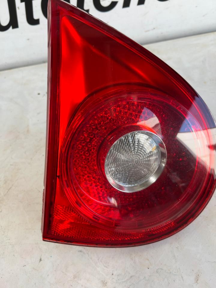 VW Golf 5 V Heckleuchte Rückleuchte Innenleuchte Hinten – Bild 3