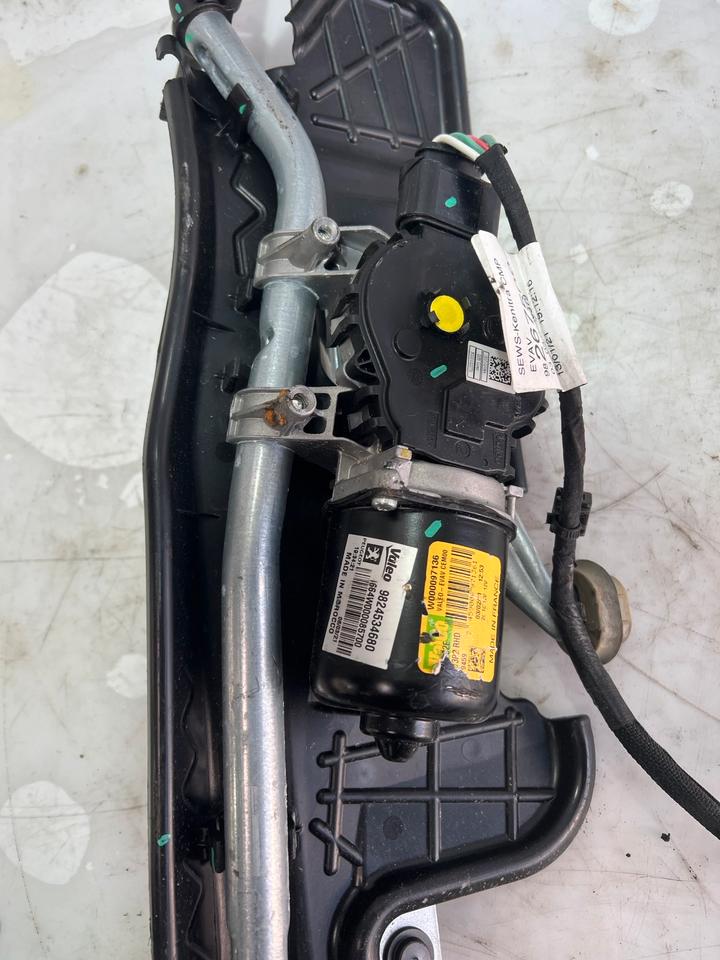 Opel Corsa F Wischermotor Scheibenwischer Vorne 9824534680 – Bild 2