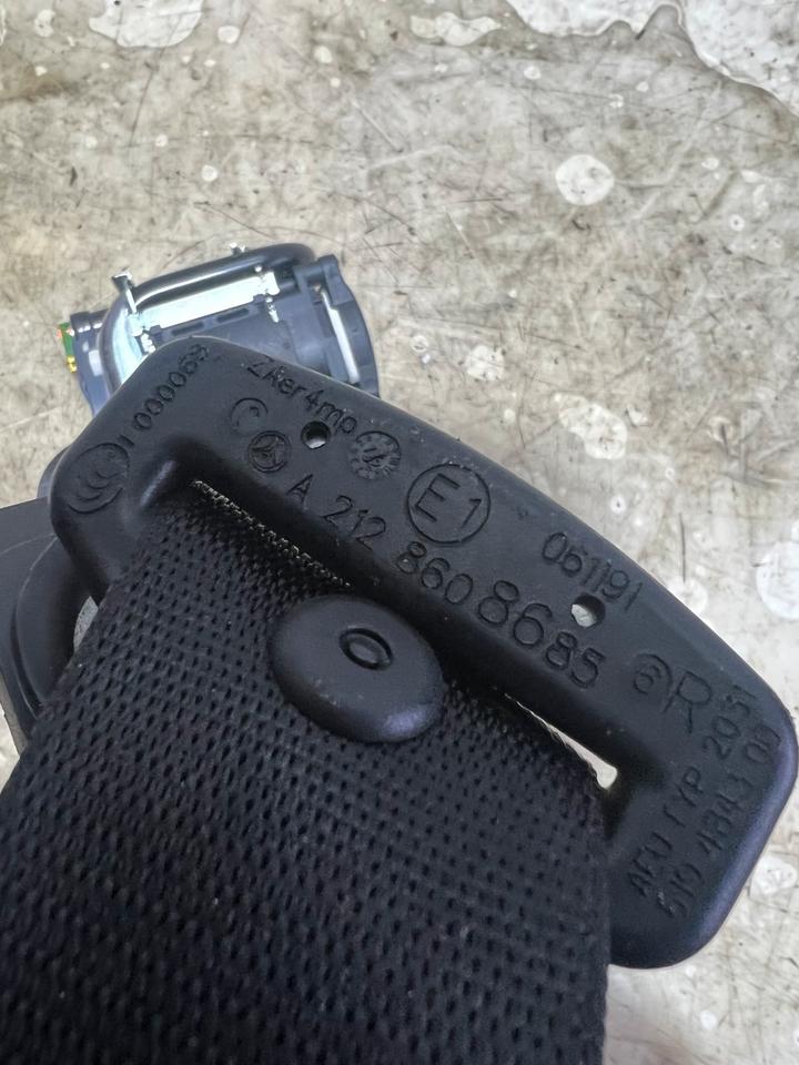 Mercedes W212 W218 Gurt Sicherheitsgurt Vorne A2128608685 – Bild 7