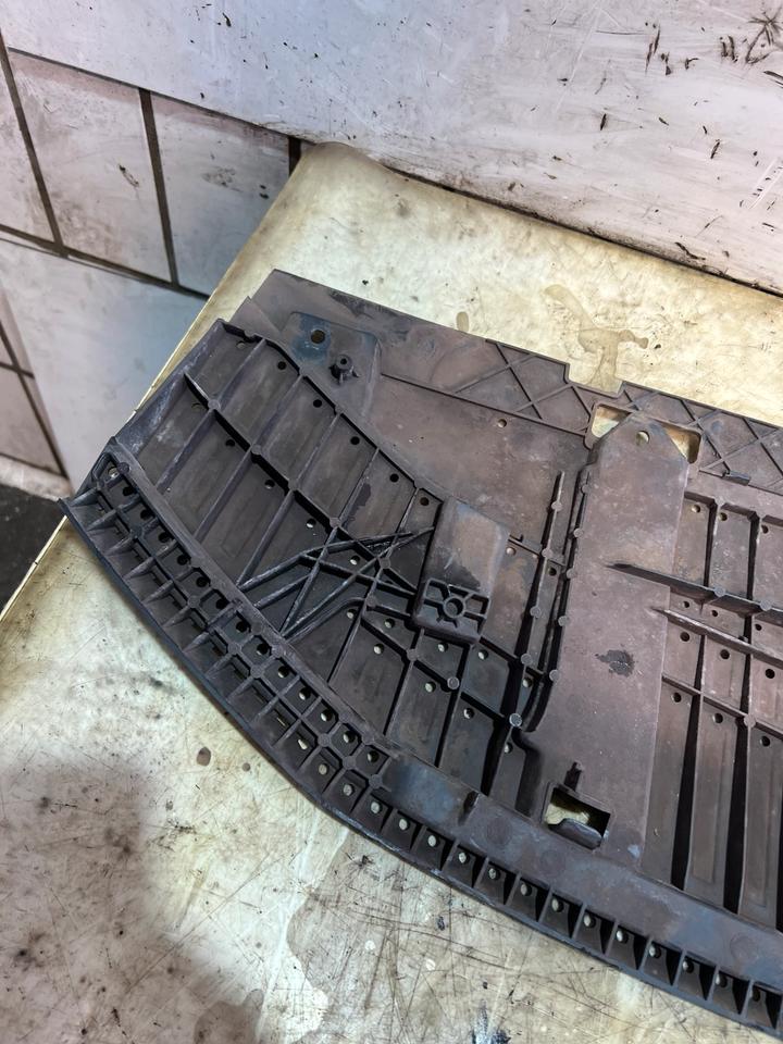 Audi Q3 8U Stoßstange Halter Schließteil Vorne 8U0807233A – Bild 7