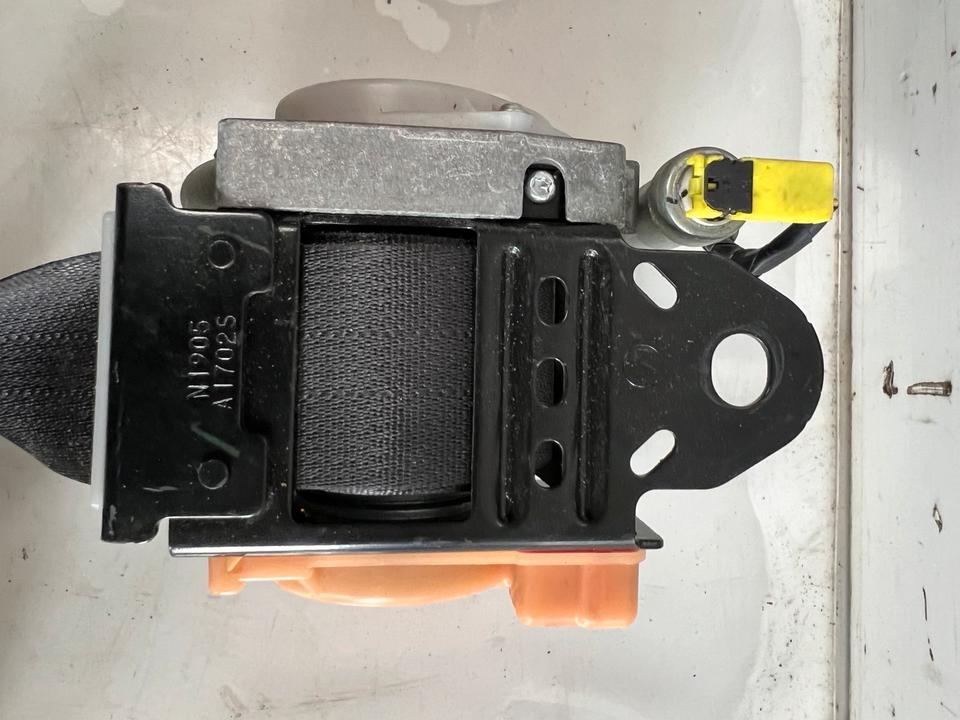 Nissan Micra K13 Sicherheitsgurt Gurt Vorne Gurtschlösser Vorne – Bild 9
