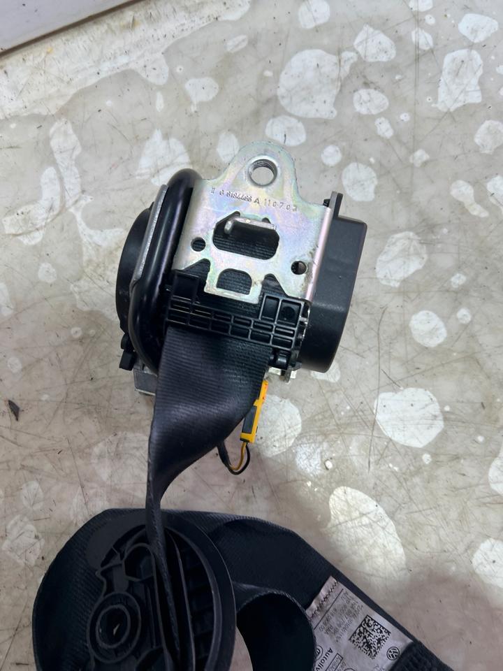 VW Golf 5 V 6 VI Sicherheitsgurt Gurt Vorne 1K4857706 1K4857705 – Bild 3