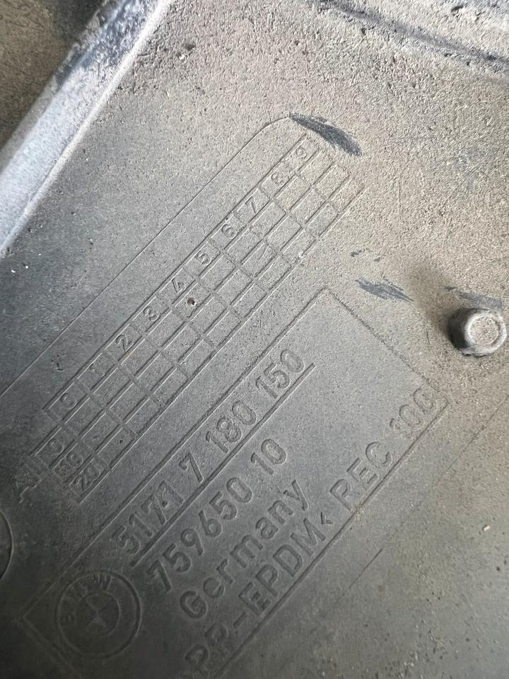 BMW 1er E82 E88 Radhausschale Radhaus Vorne 7180149 7180150 – Bild 15