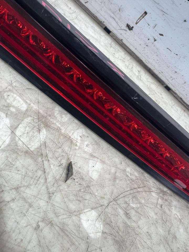 Audi A5 8T Bremsleuchte Zsuatzbremsleuchte 8F0945401 – Bild 3