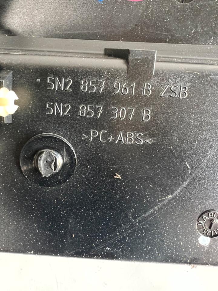 VW Tiguan 5N Aschenbecher Mittelkonsole 5N2857961B – Bild 4