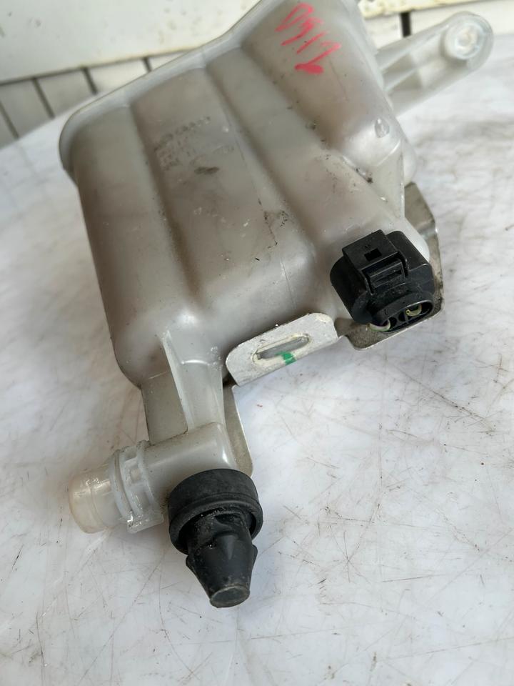Audi A4 B8 8K A5 8T Ausgleichsbehälter Behälter 8K0121405F – Bild 5