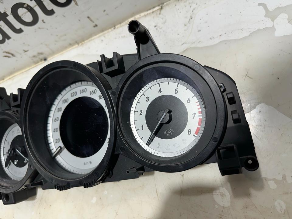 Mercedes W204 S204 Tacho Tachometer Kombiinstrument A2049004009 – Bild 2