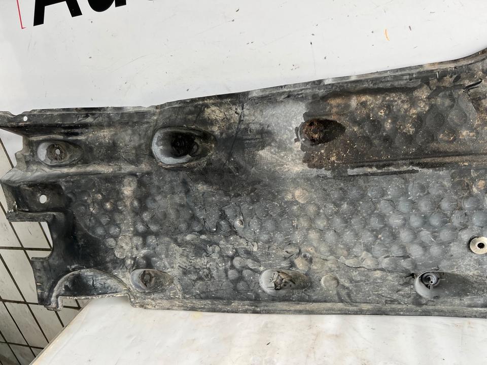 VW Tiguan 5N Unterboden Unterfahrschutz Rechts 5N0825202 – Bild 3