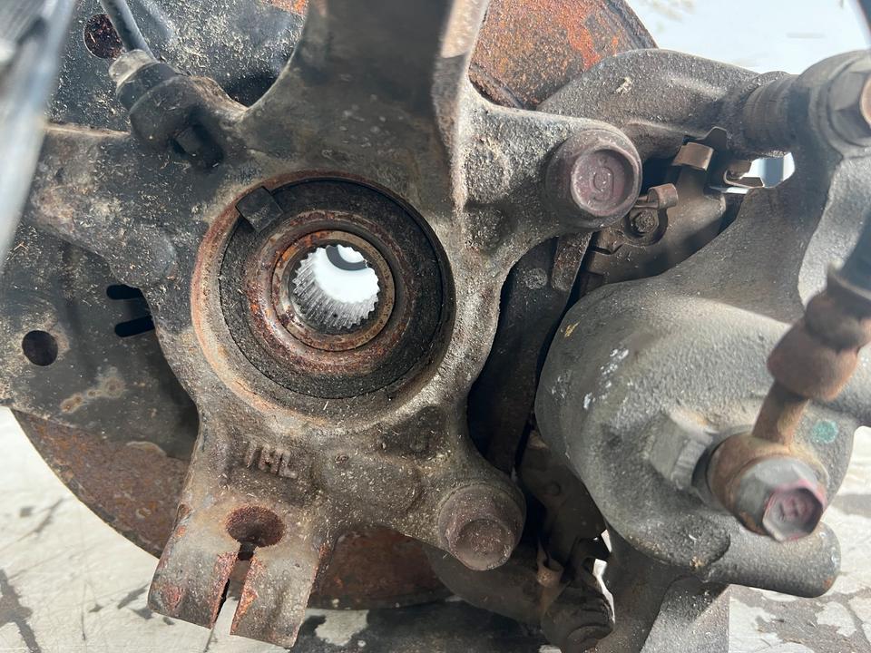 Nissan Micra K13 Achsschenkel Radnabe Bremssattel Vorne – Bild 7