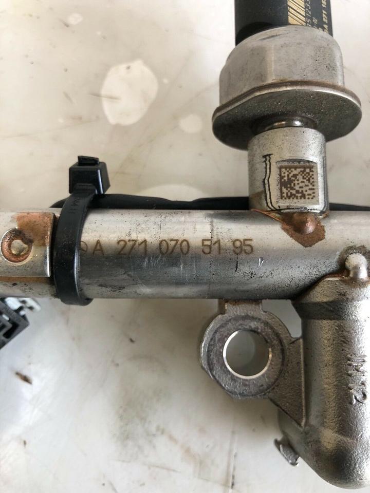 Mercedes W204 W212 Einspritzleiste A2710705195 – Bild 6