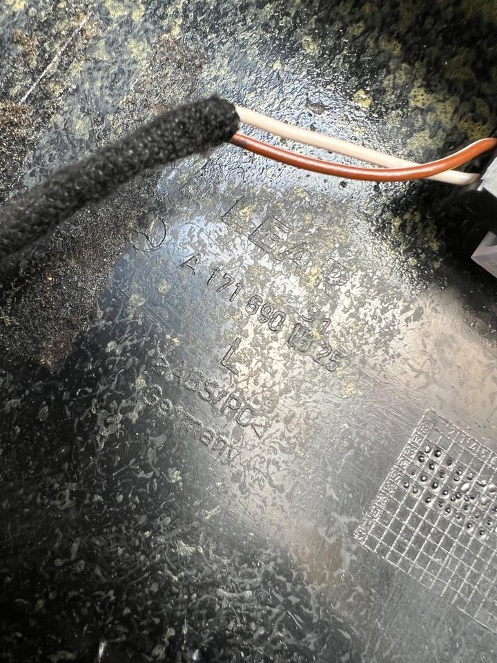 Mercedes SLK R171 A-Säule Verkleidung A1716901525 A1716901625 – Bild 7