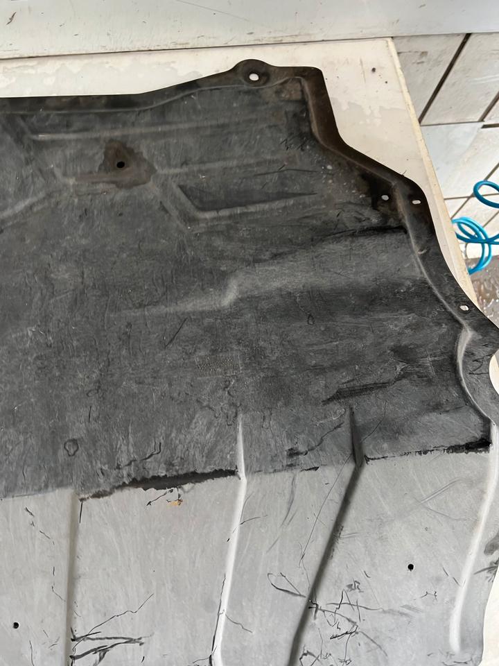 VW Tiguan 5N Unterbodenschutz Verkleidung – Bild 6