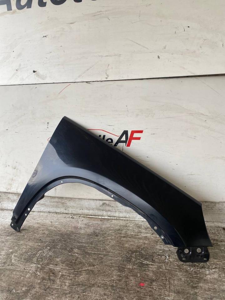 VW Tiguan 5N Kotflügel Vorne Rechts LC9X – Bild 3