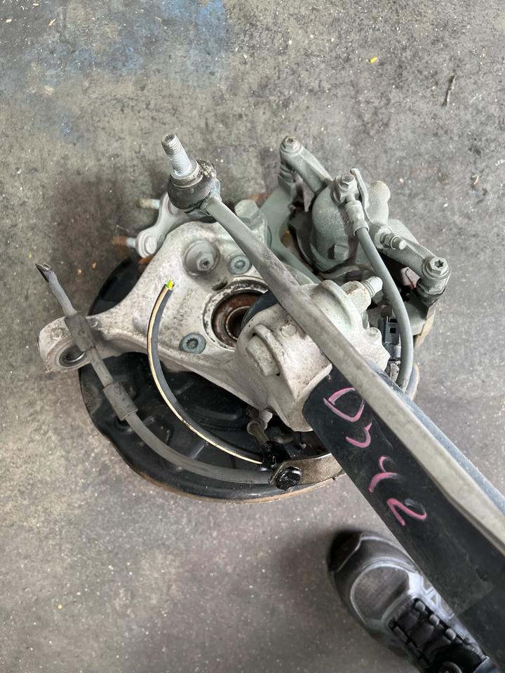 Audi A3 8V Achsschenkel Radnabe Stoßdämpfer Federbein Vorne – Bild 10