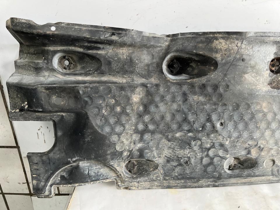 VW Tiguan 5N Unterboden Unterfahrschutz Rechts 5N0825202 – Bild 4