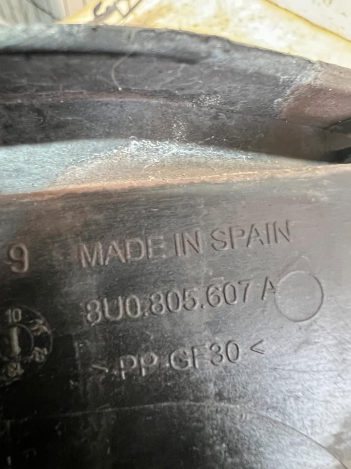 Audi Q3 8U Scheinwerfer Halter Links 8U0805607A – Bild 6