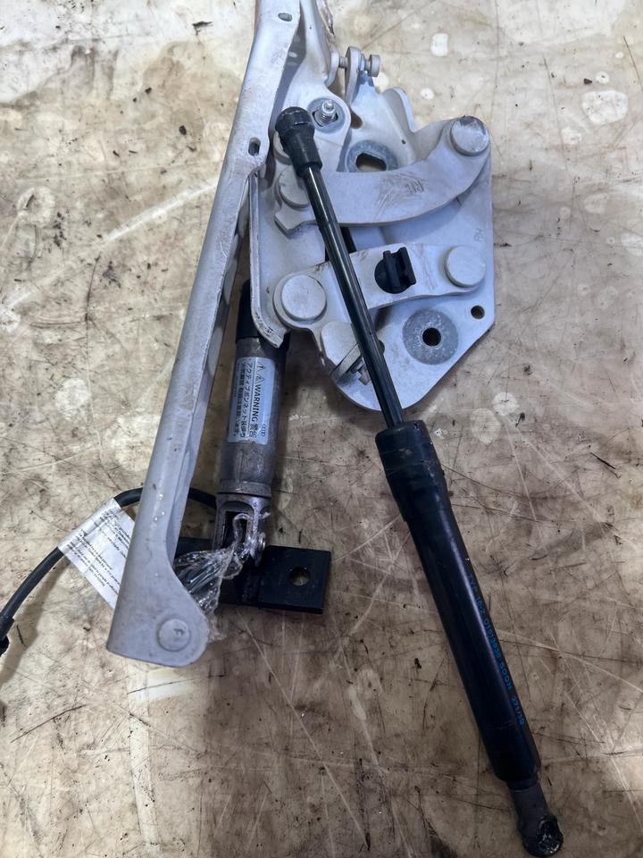 Audi A8 S8 4H Motorhaube Scharniere Scharnieren 4H0823823D – Bild 3