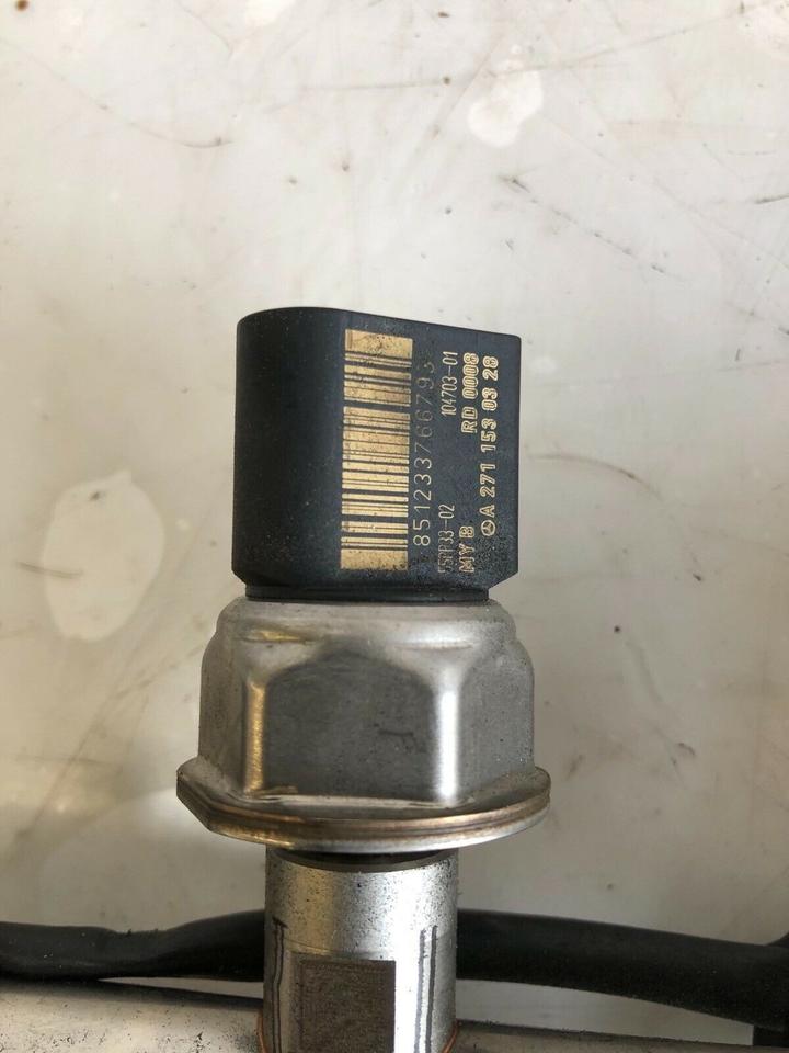 Mercedes W204 W212 Einspritzleiste A2710705195 – Bild 7