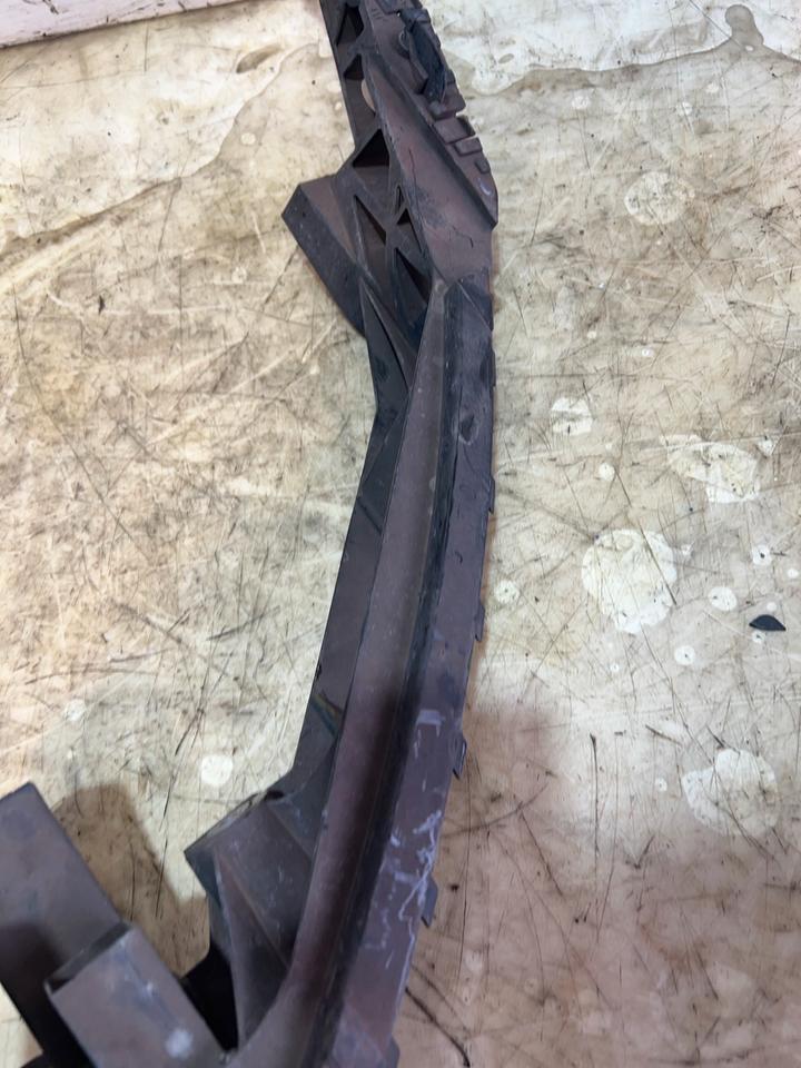 Audi Q3 8U Scheinwerfer Halter Links 8U0805607A – Bild 3