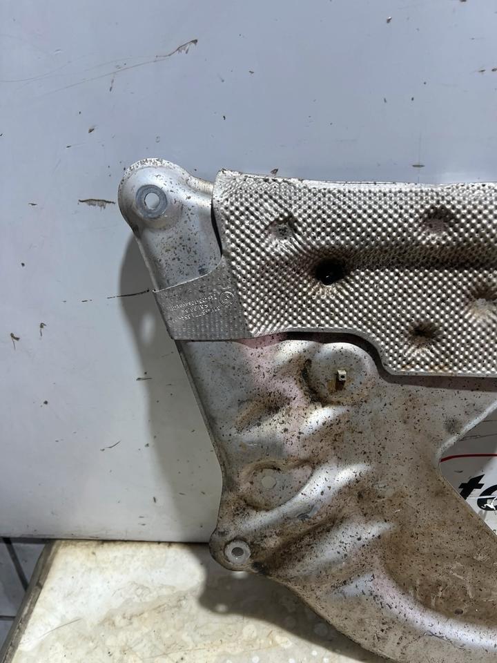 BMW 5er E60 E61 Versteifungsplatte Unterfahrschutz 6759878 – Bild 10