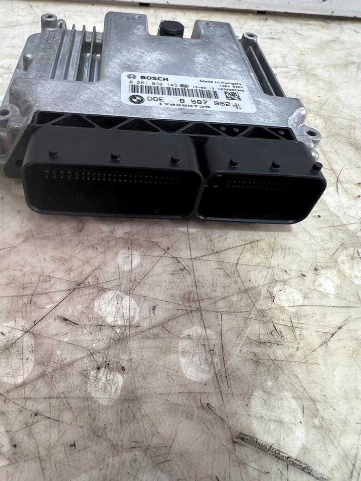 BMW 2er F45 F46 218d B47D20 Motorsteuergerät Steuergerät 8587952 – Bild 4