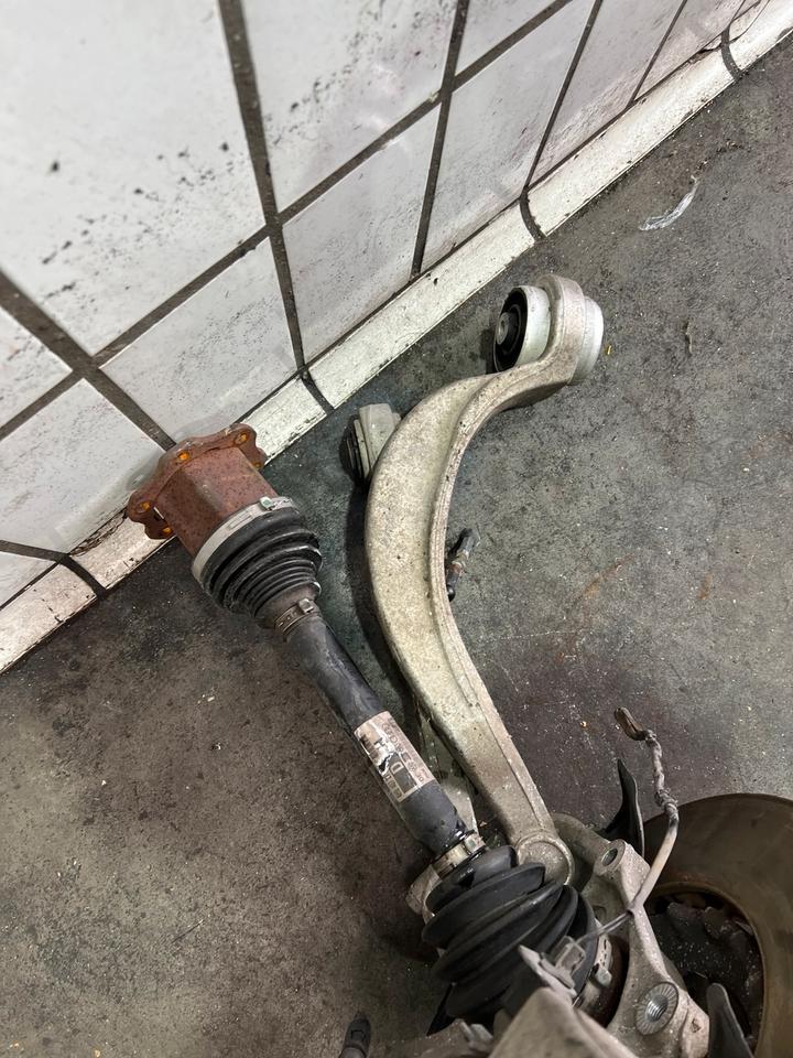 Audi A8 S8 4H D4 Achsschenkel Radnabe Stoßdämpfer Federbein Vorne – Bild 6