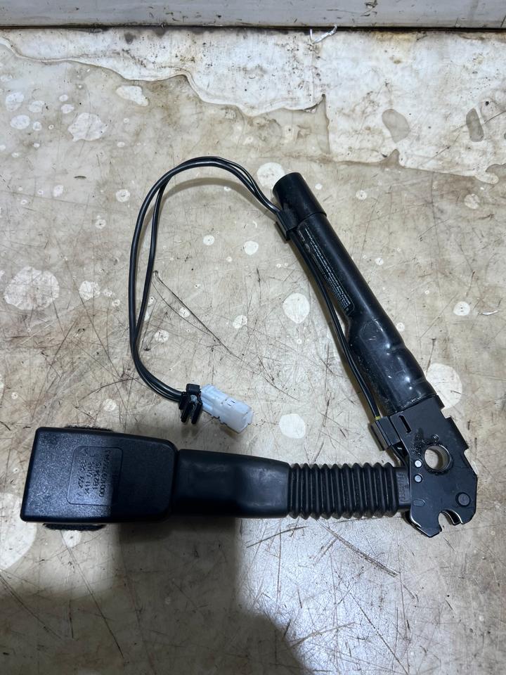 BMW 4er F32 F33 F36 Gurtstraffer Gurtschloss Vorne Rechts Links – Bild 8
