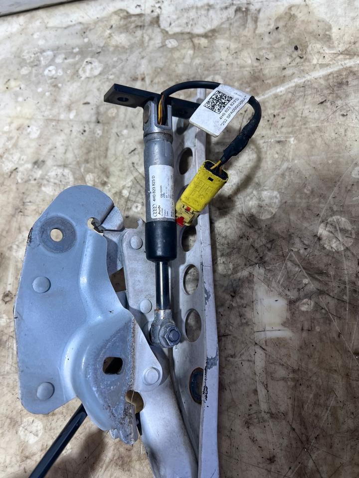 Audi A8 S8 4H Motorhaube Scharniere Scharnieren 4H0823823D – Bild 13