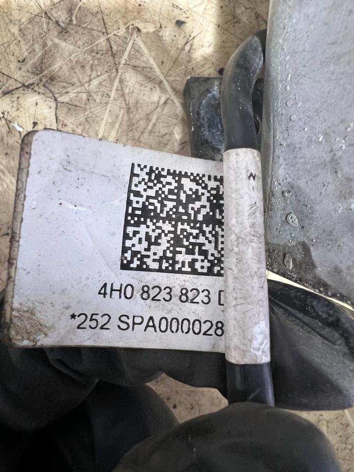 Audi A8 S8 4H Motorhaube Scharniere Scharnieren 4H0823823D – Bild 6