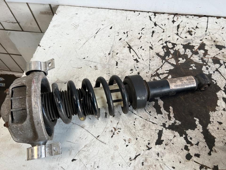 Audi Q7 4L Stoßdämpfer Federbein Hinten 4L0512021 – Bild 6