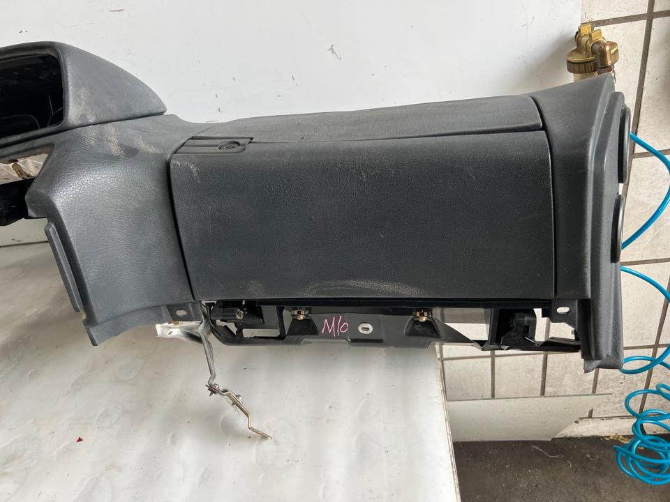 BMW 8er E31 850Ci Armaturenbrett Cockpit Vorne Mittelkonsole – Bild 2