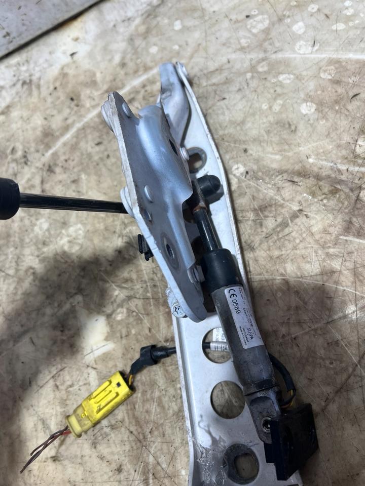 Audi A8 S8 4H Motorhaube Scharniere Scharnieren 4H0823823D – Bild 7