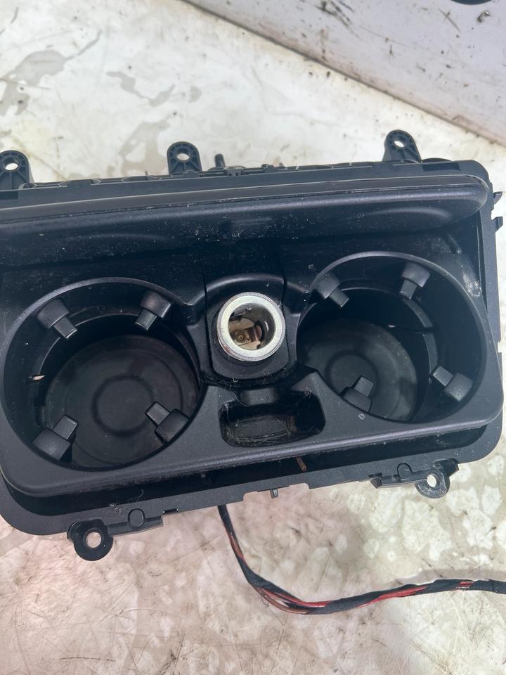 BMW 5er F10 F11 Zentrum Konsole Getränk Halter Ablagefach 9206401 – Bild 4