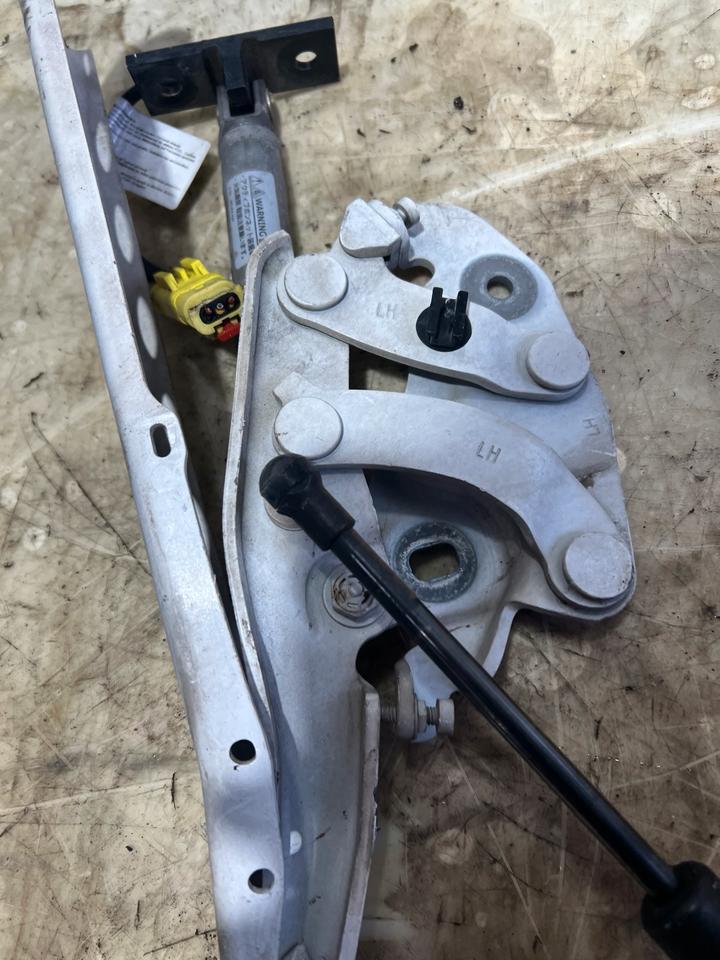 Audi A8 S8 4H Motorhaube Scharniere Scharnieren 4H0823823D – Bild 9