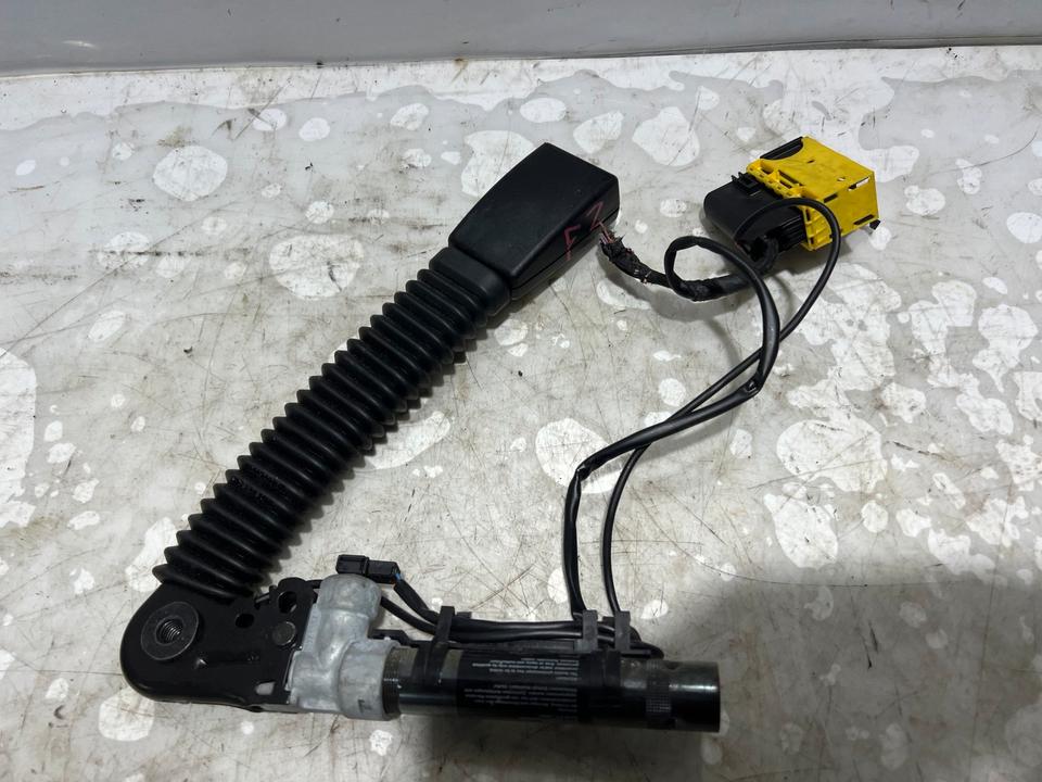 BMW 5er E60 E61 Gurtstraffer Gurtschloss Gurt Vorne Rechts – Bild 2