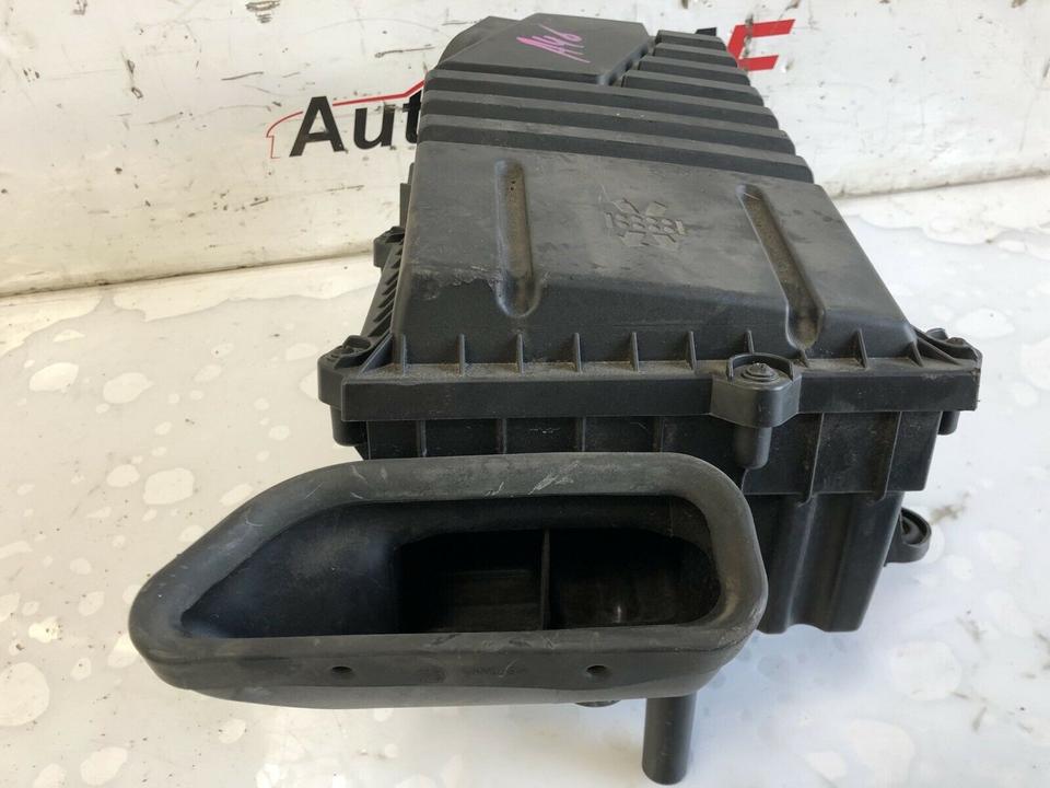 Audi A3 8P VW Golf 5 V 3.2 V6 Luftfiltetkasten 1K0129601 – Bild 6