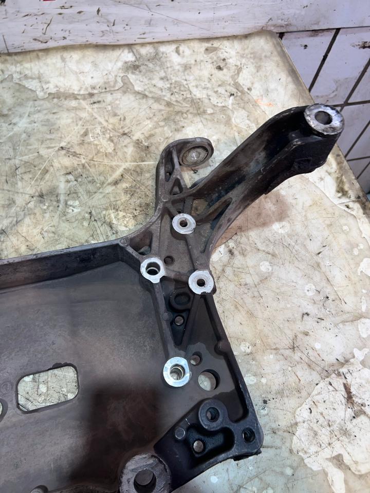 VW Audi Q3 8U Achse Vorderachse Vorderachsträger 3C0199369H – Bild 4