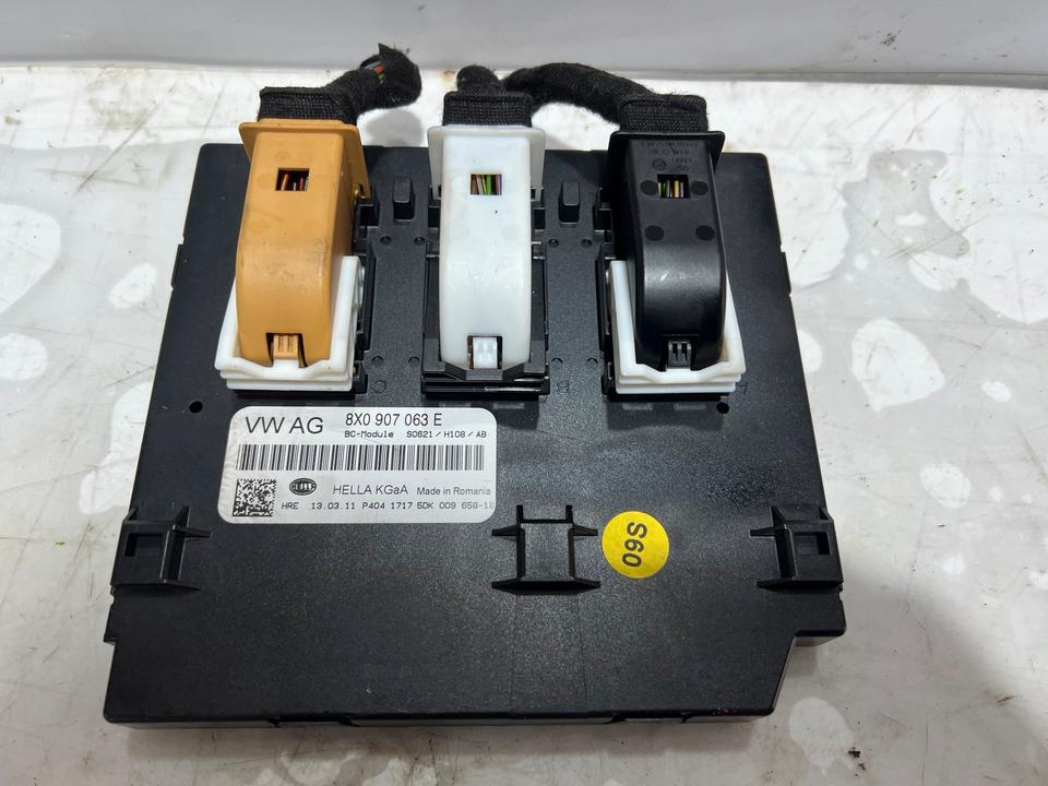 Audi A1 8X Bordnetzsteuergerät BCM Steuergerät 8X0907063E – Bild 2