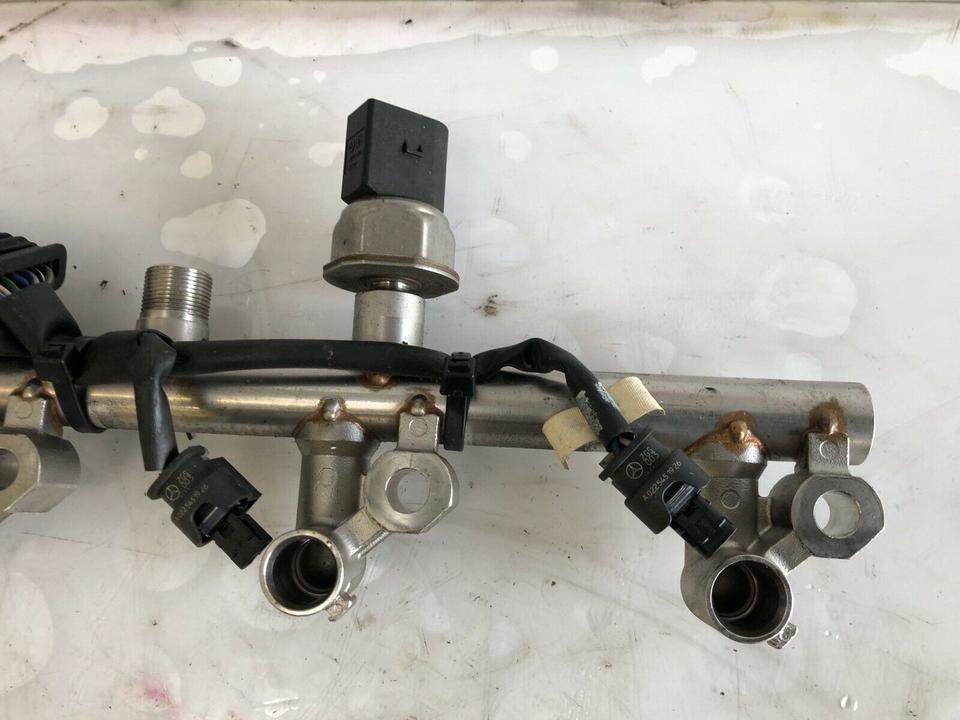 Mercedes W204 W212 Einspritzleiste A2710705195 – Bild 2