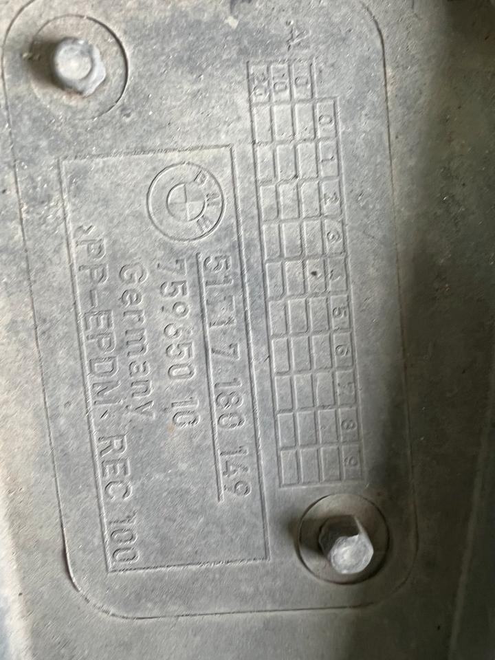 BMW 1er E82 E88 Radhausschale Radhaus Vorne 7180149 7180150 – Bild 6