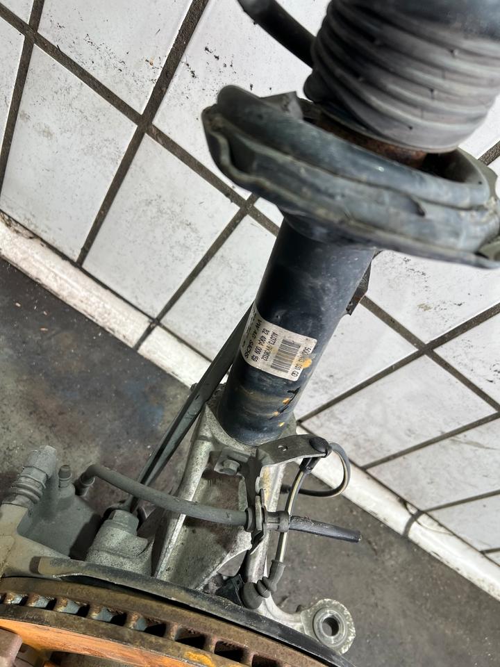Audi A3 8V Achsschenkel Radnabe Stoßdämpfer Federbein Vorne – Bild 14