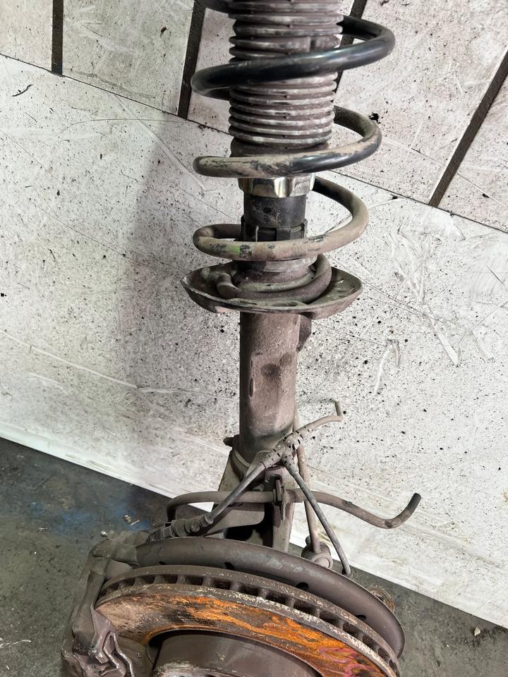 Audi Q3 8U Tiguan 5N Achsschenkel Radnabe Stoßdämpfer Vorne – Bild 5