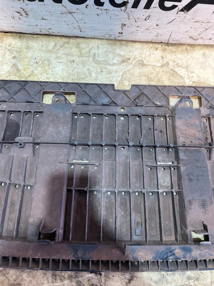 Audi Q3 8U Stoßstange Halter Schließteil Vorne 8U0807233A – Bild 3