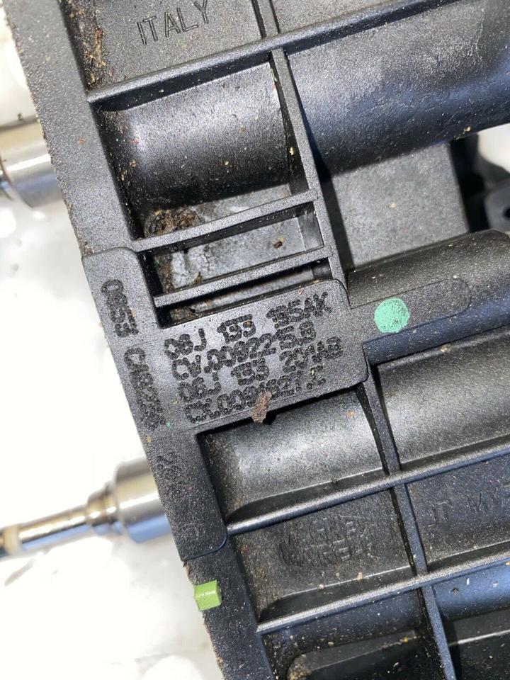 Audi A3 8P Ansaugbrücke Saugrohr 06J133135AK – Bild 9