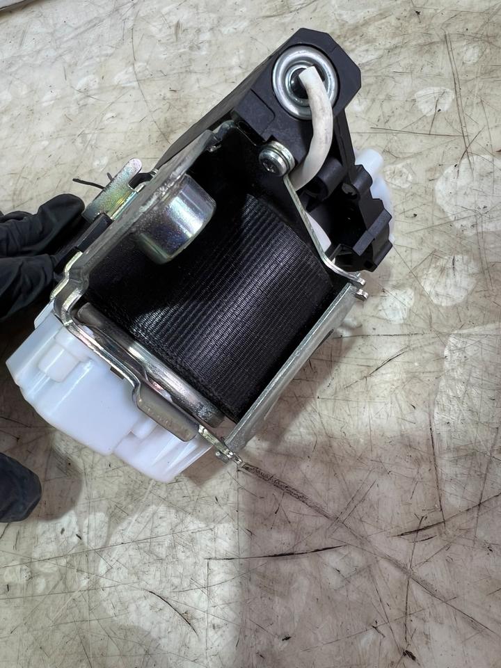 VW Passat CC Sicherheitsgurt Gurt Vorne Links 3C1857705P – Bild 4