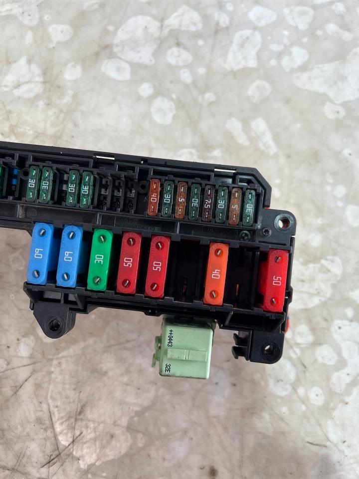 BMW 5er E60 E61 Sicherungskasten Stromverteiler 6957330 – Bild 2
