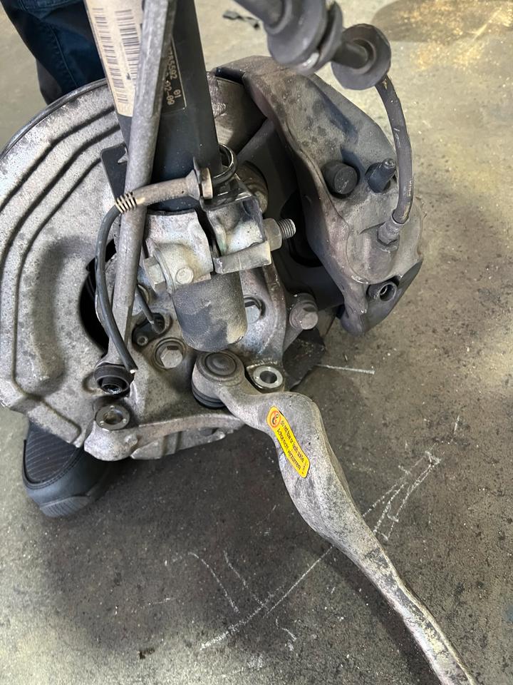 BMW 3er E90 E92 E93 N54 Achsschenkel Radnabe Bremssattel Vorne – Bild 12